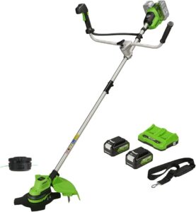Decespugliatore a batteria Greenworks 48V verde con manubrio, due batterie, caricabatterie, imbracatura e lama